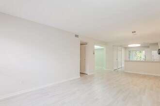 Building Photo - 2 bed + den 2 bath condo, just 2.5 miles from the beach!