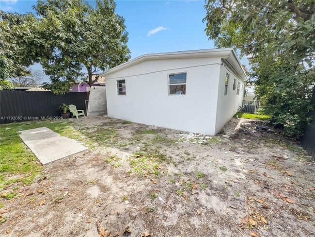 Building Photo - 1557 NW 66th St
