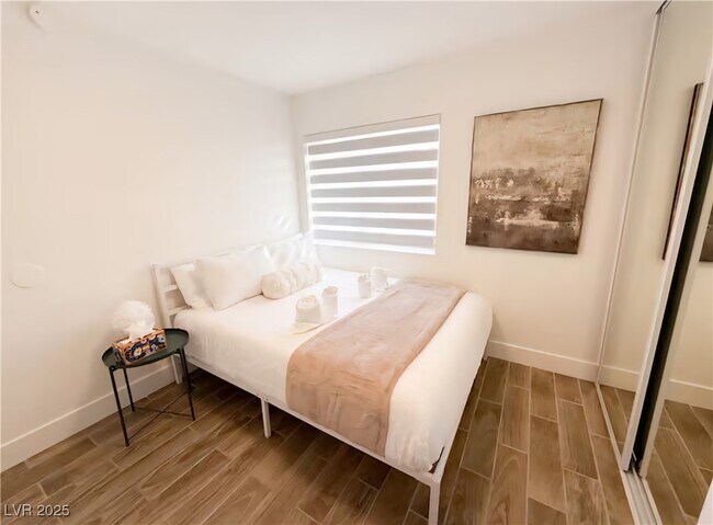 Building Photo - 6969 Paddington Way
