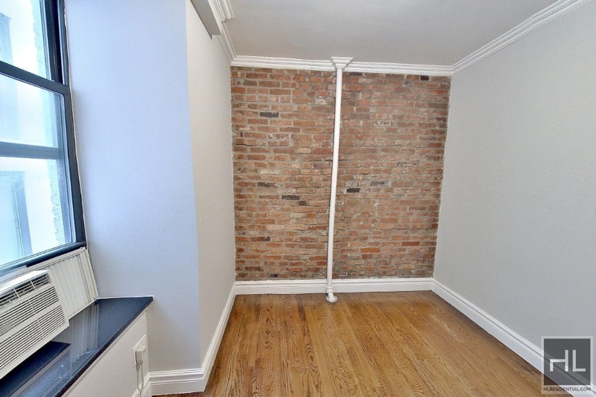Building Photo - East 13th Street