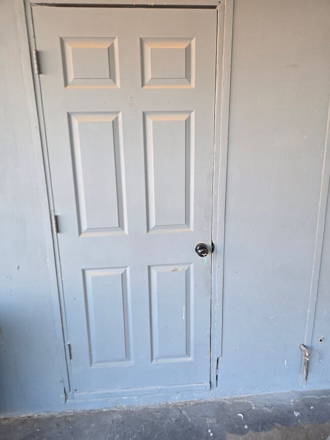 Building Photo - Rooms for Rent – Furnished, Lockable, & Private Backyard! 6 Spots Open.