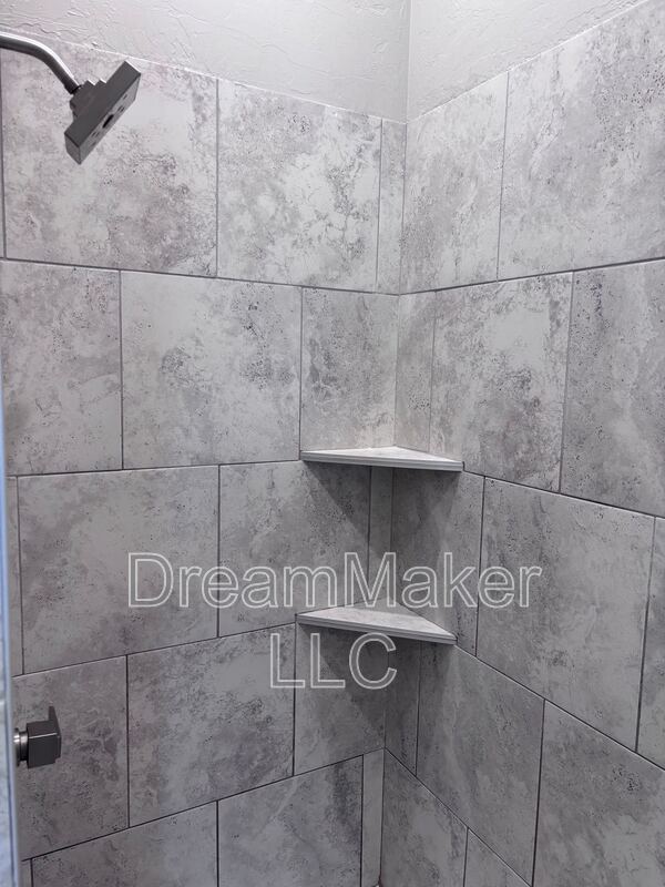 Building Photo - 3102 SE 34th St