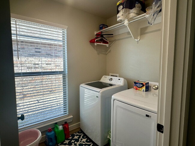 Building Photo - 4/2/2 in Frenship ISD!