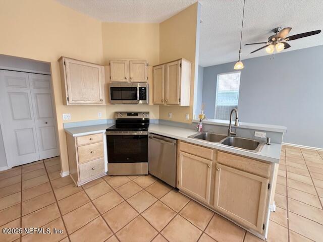 Building Photo - 12348 Casheros Cove Dr S