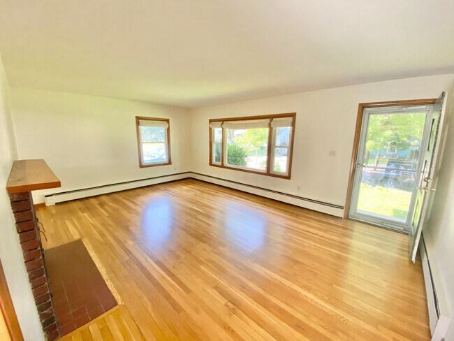 Building Photo - 28 Alder Ln