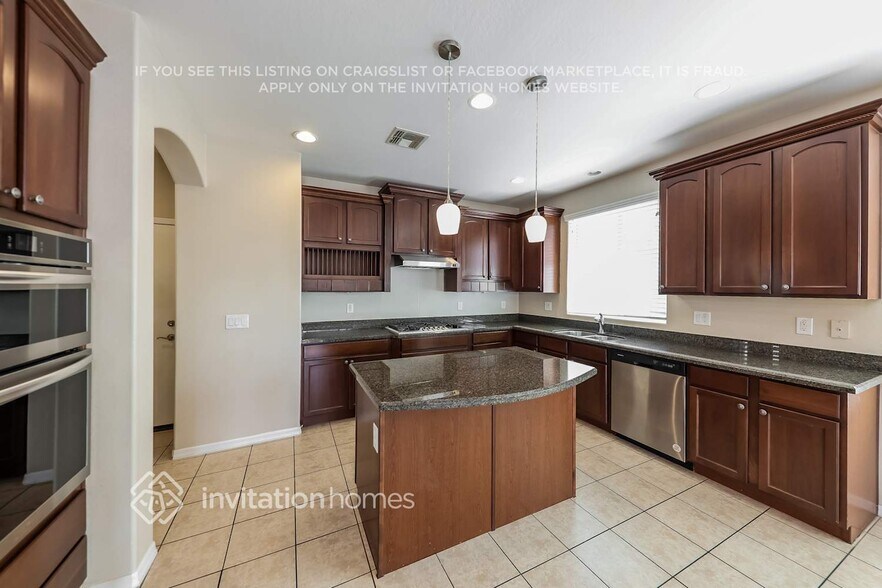 Building Photo - 5405 W Siesta Way