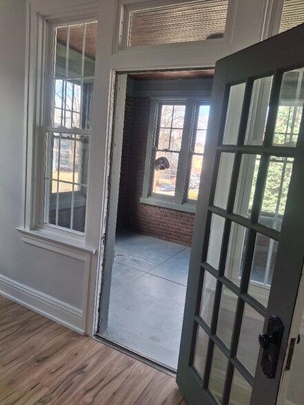Building Photo - 805 Ridgeway Ave