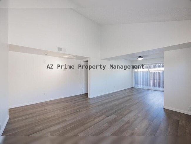 Building Photo - 900 S Hacienda Dr