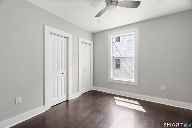 Building Photo - 492 Lombard St