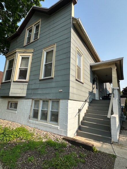 Building Photo - 352 E Schiller St