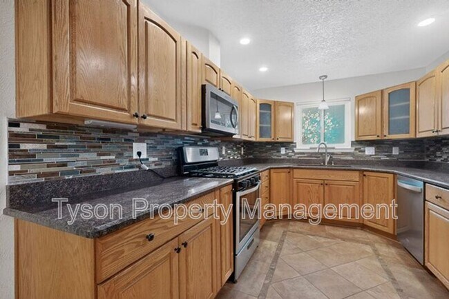 Building Photo - 8301 Cherry Hills Dr NE