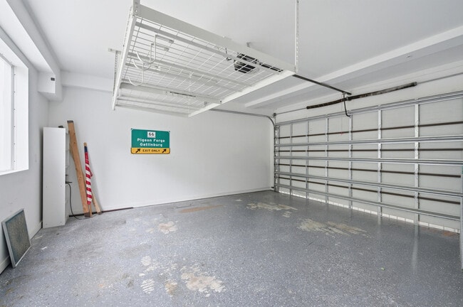 Building Photo - 714 NE 14th Ave