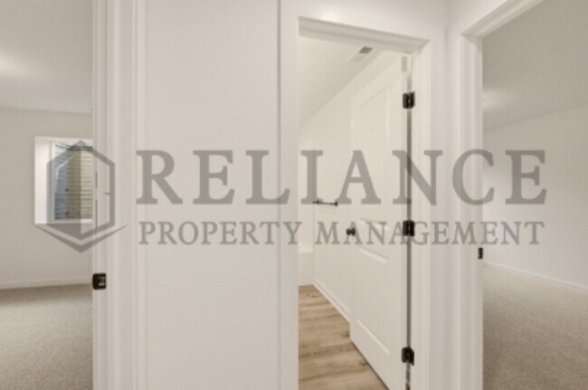 Building Photo - 5301 N Pinecrest Ct