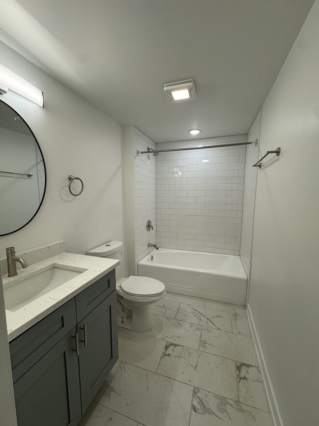 Building Photo - 4656 W 87th St