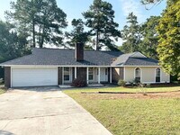 Building Photo - 642 Clinton Way W