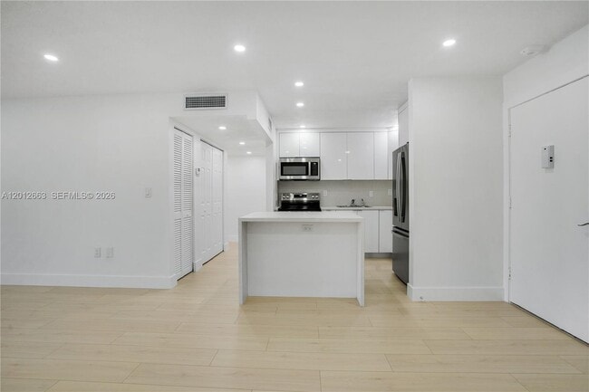 Building Photo - 4670 W 13th Ln