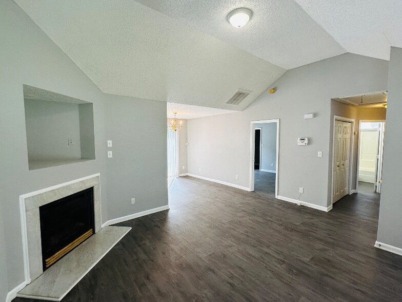 Building Photo - 7239 Kavan Hunter Dr