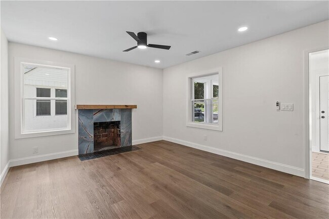 Building Photo - 1658 Altadena Pl SW