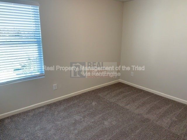 Building Photo - 3901 Vershire Ave