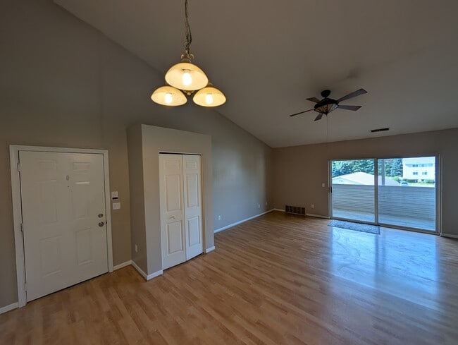 Building Photo - 8522 Jasonville Ct SE