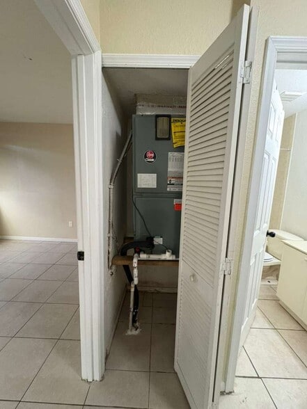 Building Photo - 2819 SE 15th Rd