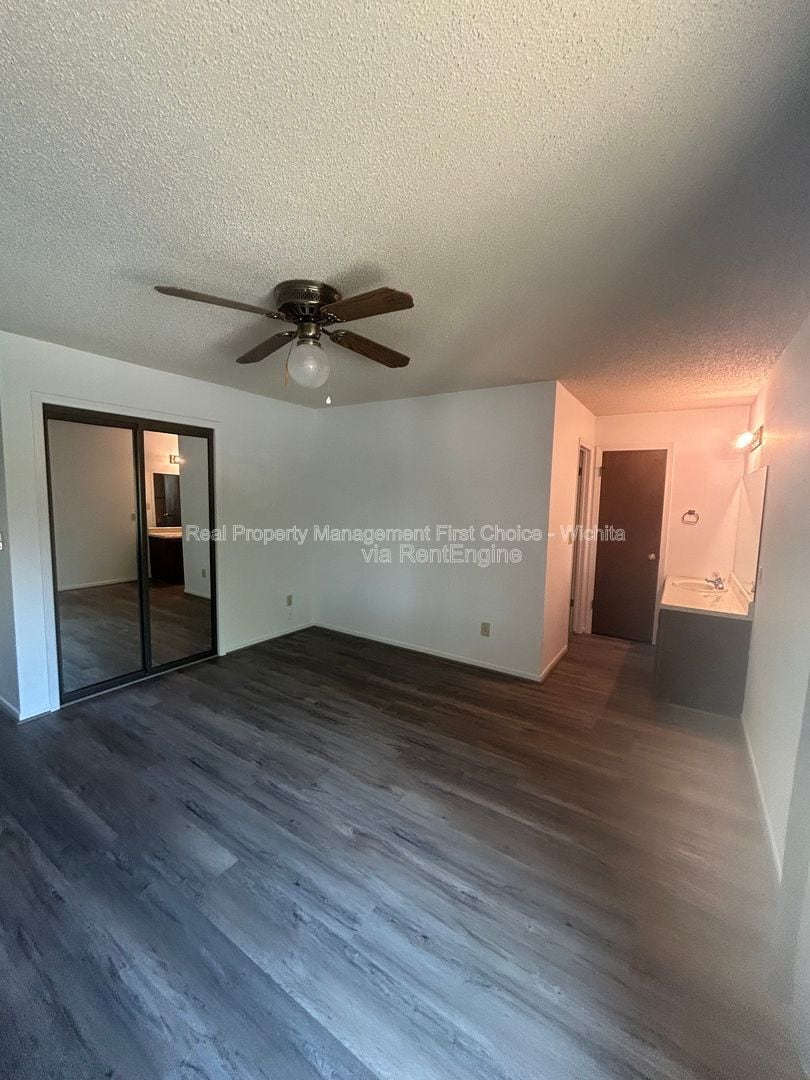 Building Photo - 2405 S Capri St