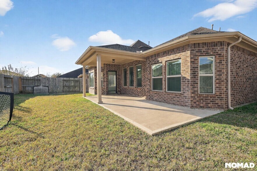 Building Photo - 2010 Silver Moon Dr