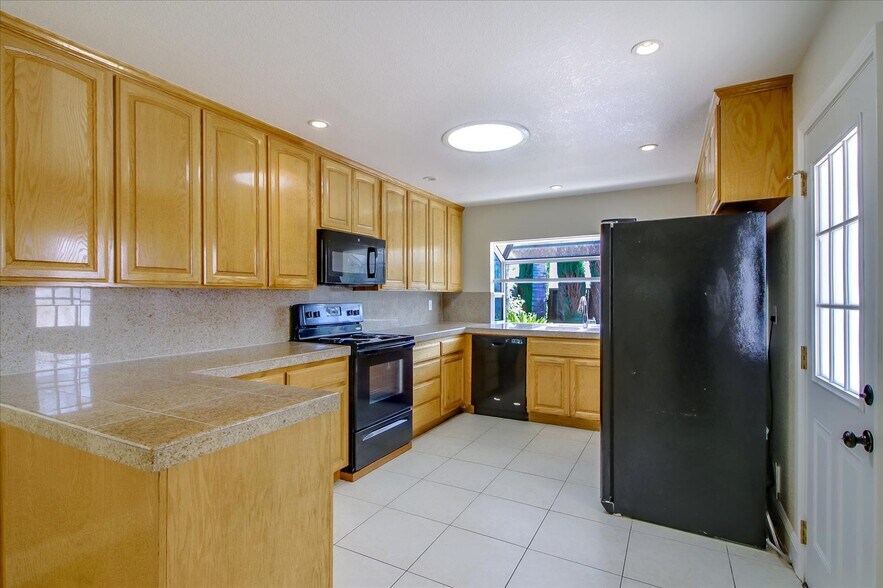Building Photo - 6738 Tannahill Dr