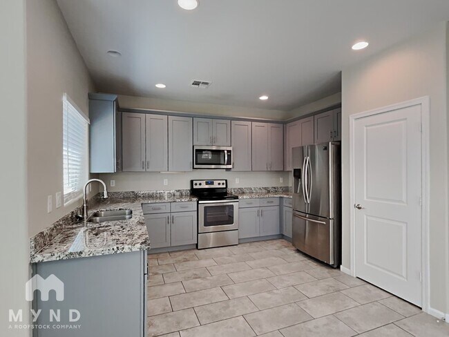 Building Photo - 1818 W Pollack St