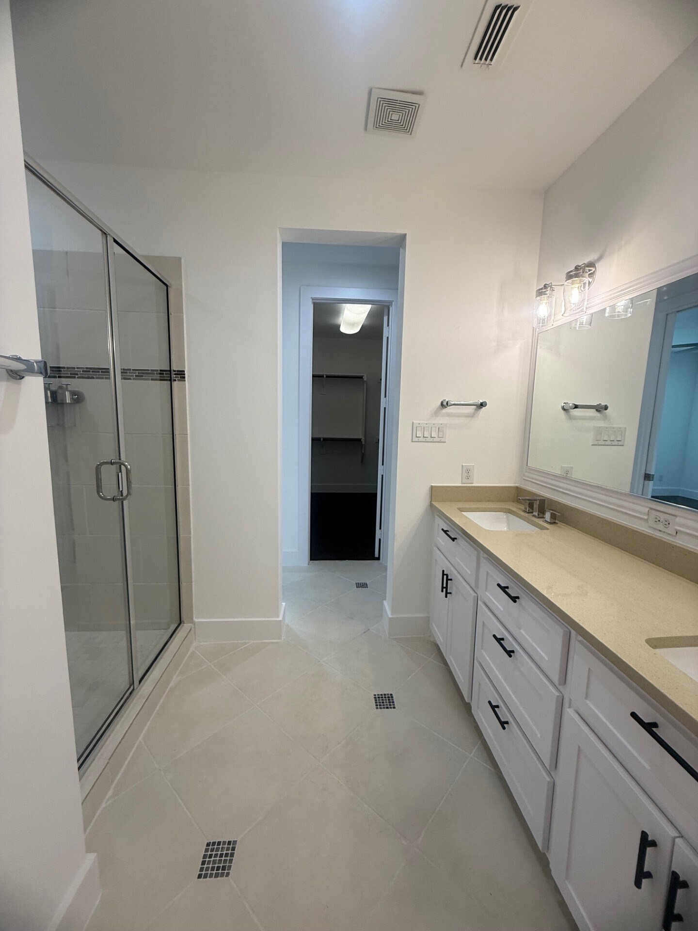 Building Photo - 3008 Zenia Dr