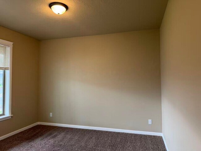 Building Photo - 3217 Gwen Ct SE