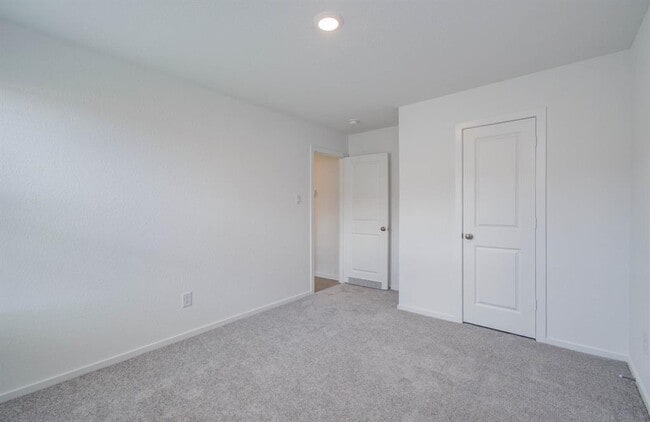 Building Photo - 5005 Gallant St
