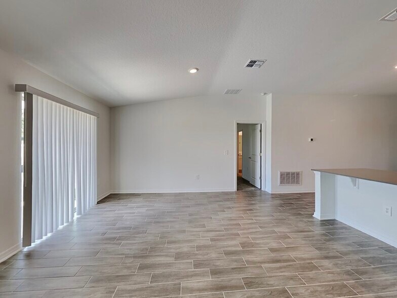 Building Photo - 755 Staffora St