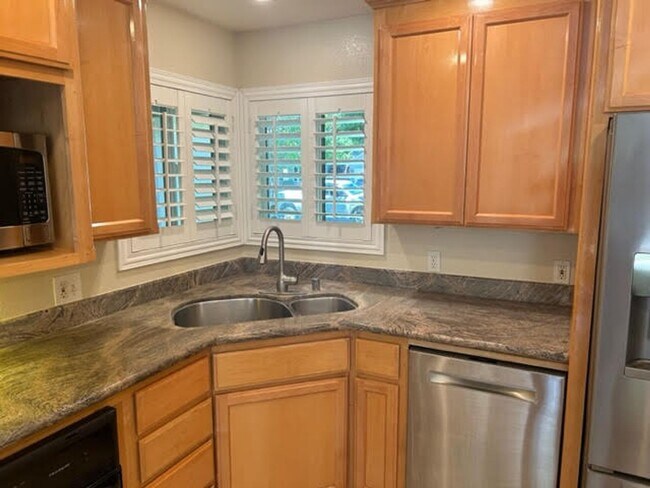 Building Photo - Beautiful Home with multiple upgrades!