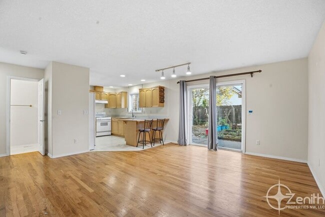 Building Photo - 5322 NE 69th Cir