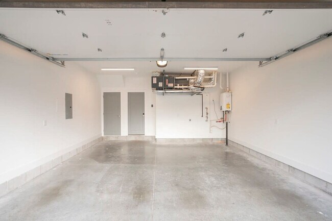 Building Photo - 713 26th Ave N