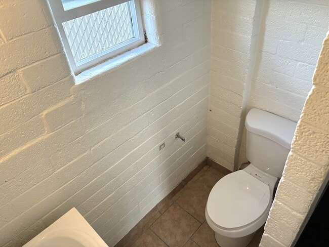 Building Photo - 1643 S State St