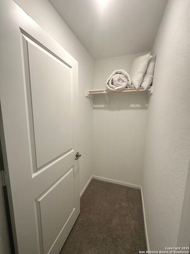 Building Photo - FULLY FURNISHED!!! 3Bed/2Bath House for Rent! Available Now! 12 or 6 month lease.