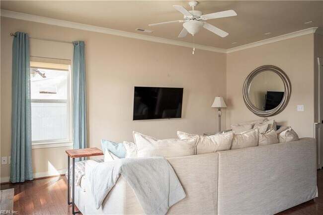 Building Photo - 225 Floridays Way