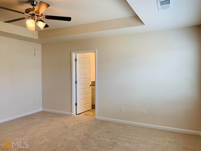 Building Photo - 49 Lauritsen Way