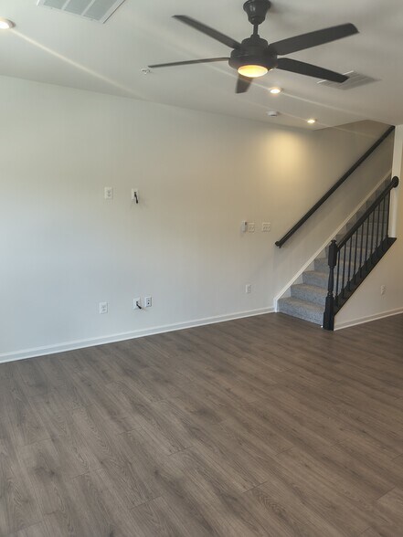 Building Photo - 9946A Count Fleet Cres
