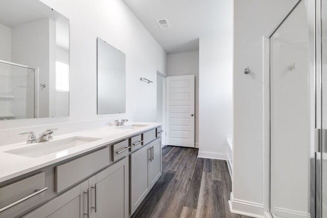 Building Photo - Beautiful 4BR Home in Woodland Trail – Top...