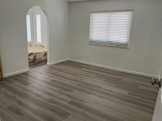 Building Photo - 5078 Spencer St