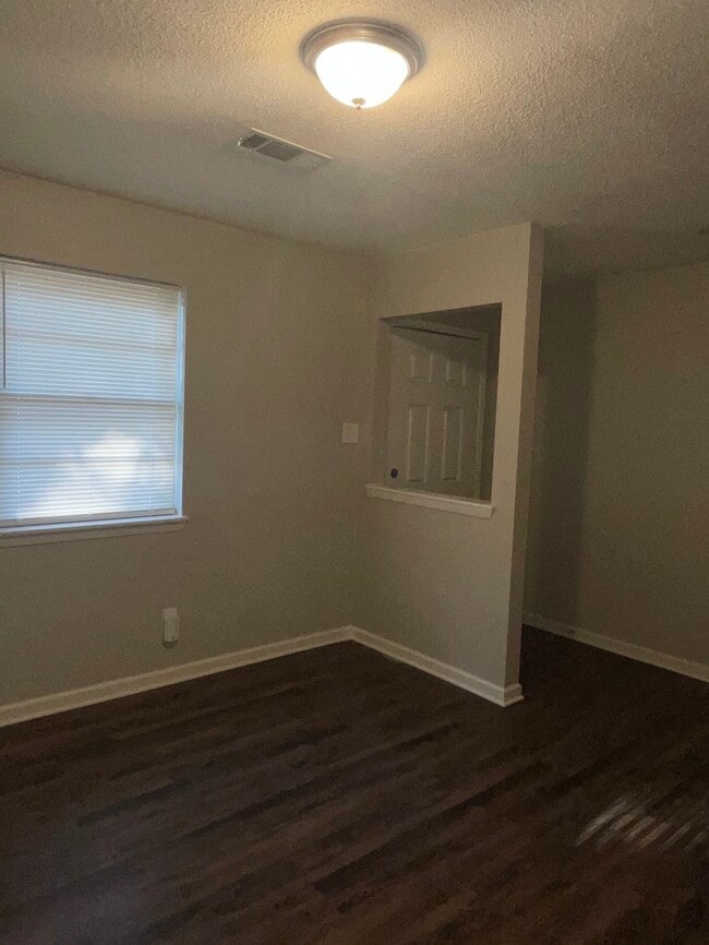 Building Photo - 8702 Oakhaven Dr