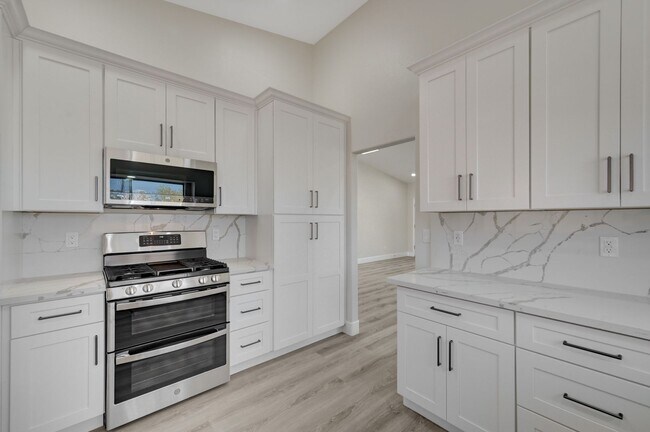Building Photo - Remodeled Single Story, 4 Bedroom Home in Desert Shores