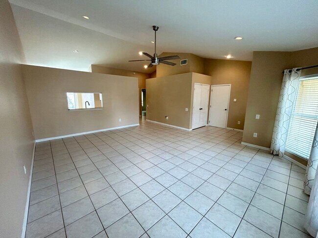 Building Photo - Beautiful 3/2 Lake Mary home