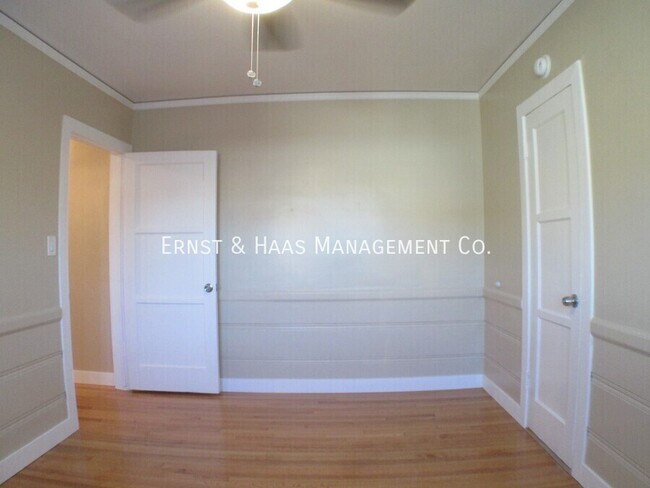 Building Photo - 215 E Scott St