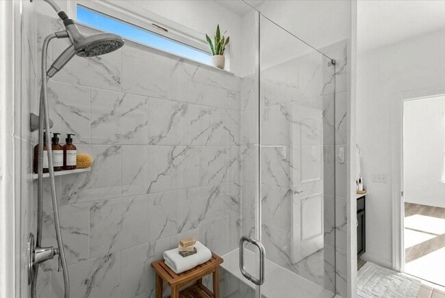 Building Photo - 813 Saratoga Ln