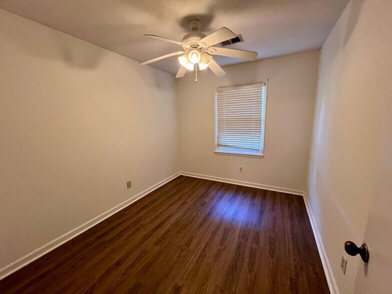 Building Photo - Northgate Home