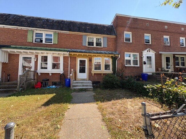 Building Photo - 3 Bedroom 1 Bath Available in Harrisburg!